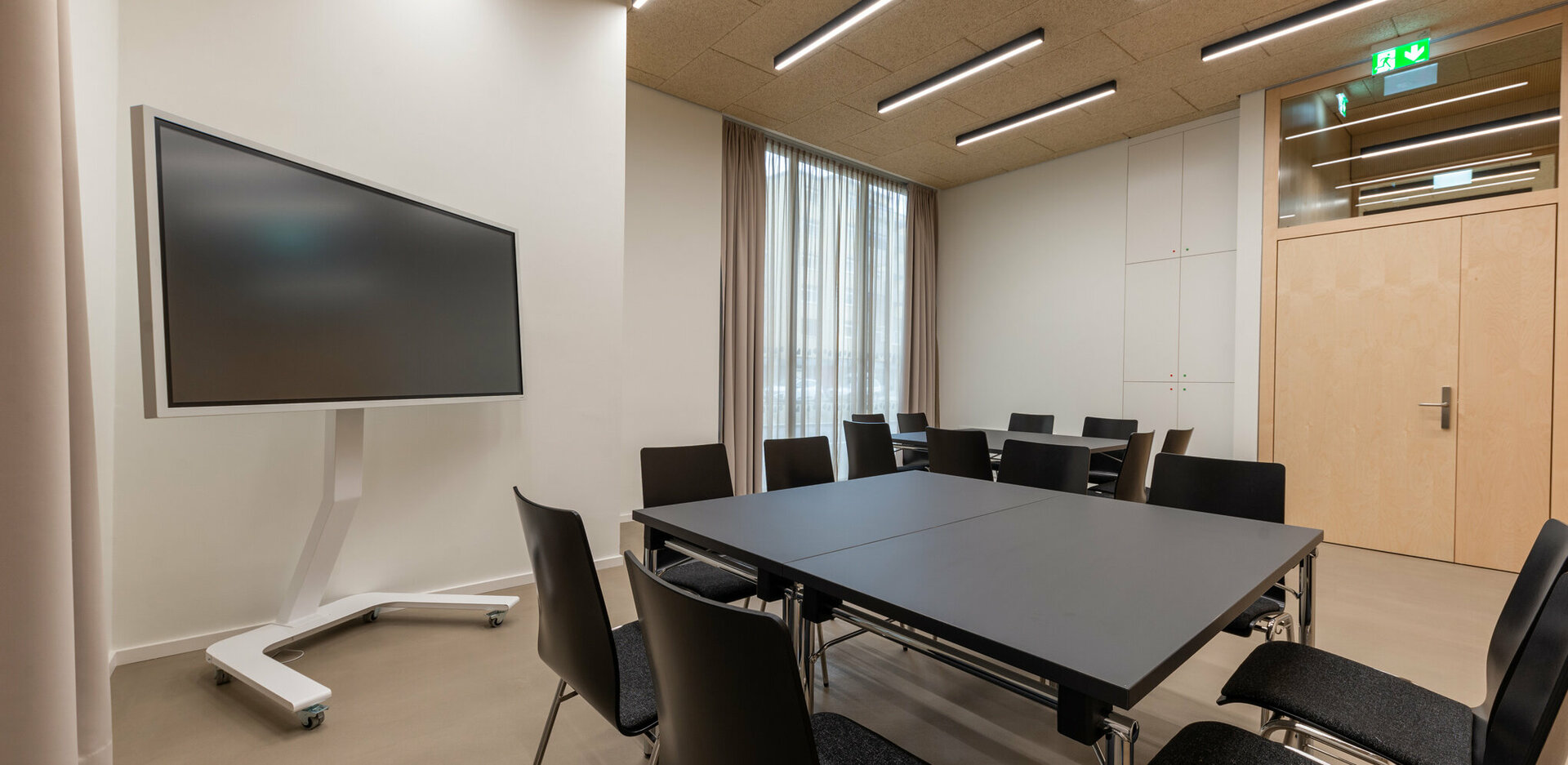 Eventlocation novum Innsbruck Mitte - Seminarraum 3 mit Tischgruppen