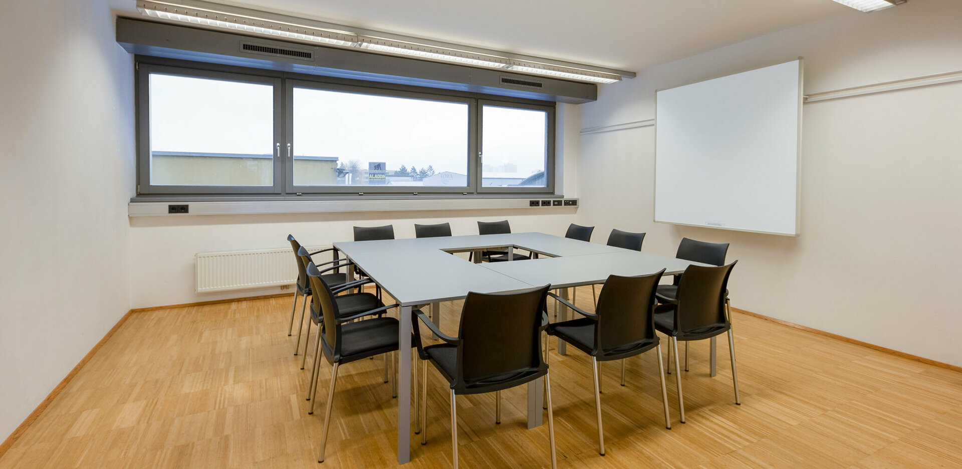 Veranstaltungszentrum novum Innsbruck Ost - Seminarraum Glungezer mit O-Bestuhung