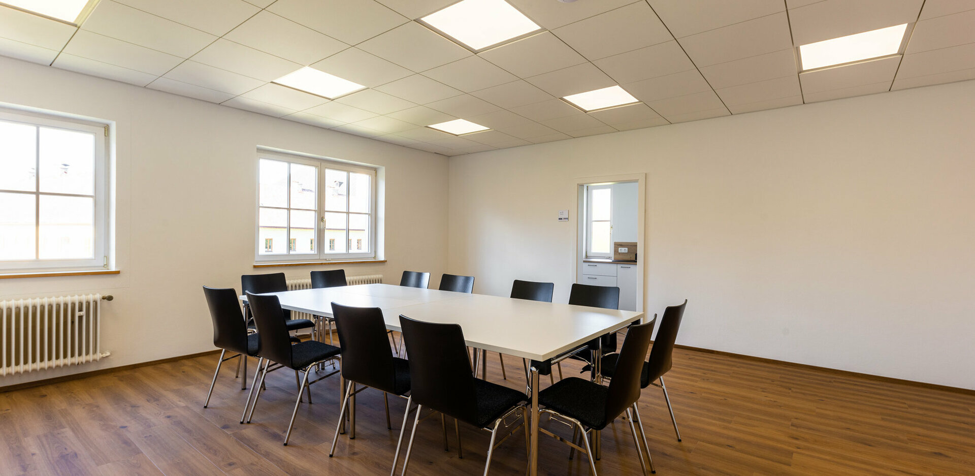 Veranstaltungszentrum novum Reutte - Seminarraum mit Besprechungsbestuhlung