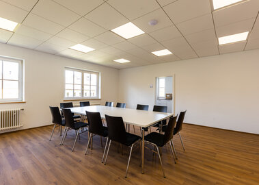 Veranstaltungszentrum novum Reutte - Seminarraum mit Besprechungsbestuhlung