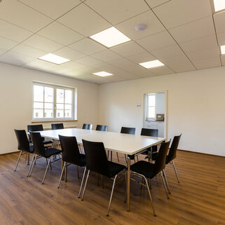 Veranstaltungszentrum novum Reutte - Seminarraum mit Besprechungsbestuhlung