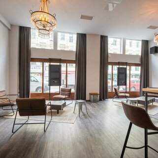 Eventlocation novum Lerchenfelder Straße - Lobby mit Kaffeehaus Setting