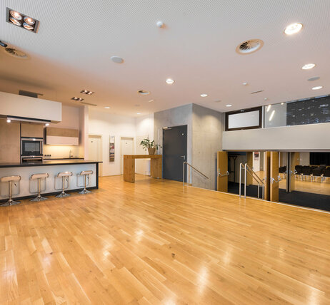 Veranstaltungszentrum novum Kufstein - Foyer mit Showküche