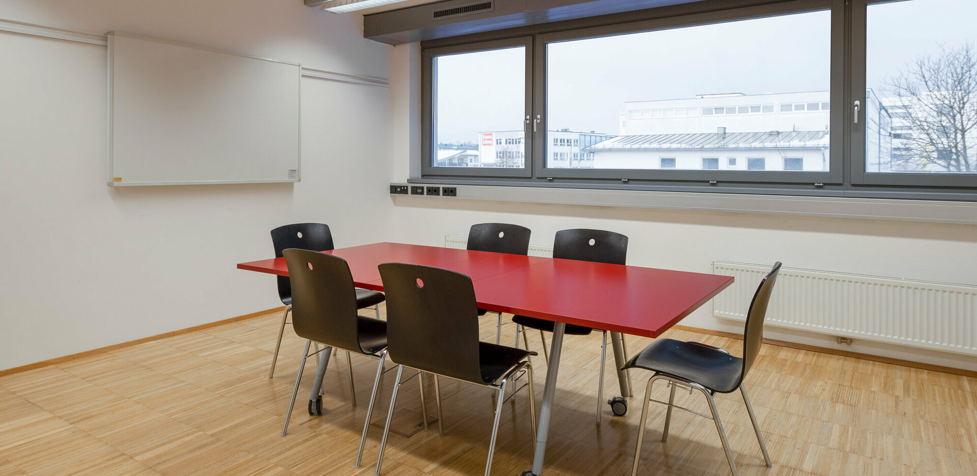 Veranstaltungszentrum novum Innsbruck Ost - Seminarraum Nockspitze mit Blockbestuhlung