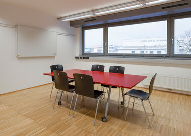 Veranstaltungszentrum novum Innsbruck Ost - Seminarraum Nockspitze mit Blockbestuhlung