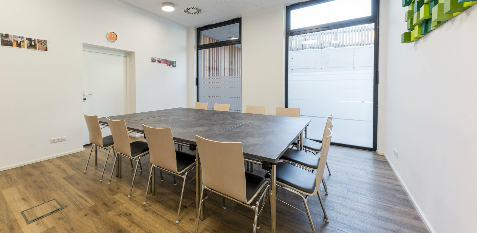 Veranstaltungszentrum novum Imst - Seminarraum 1 mit Besprechungsbestuhlung