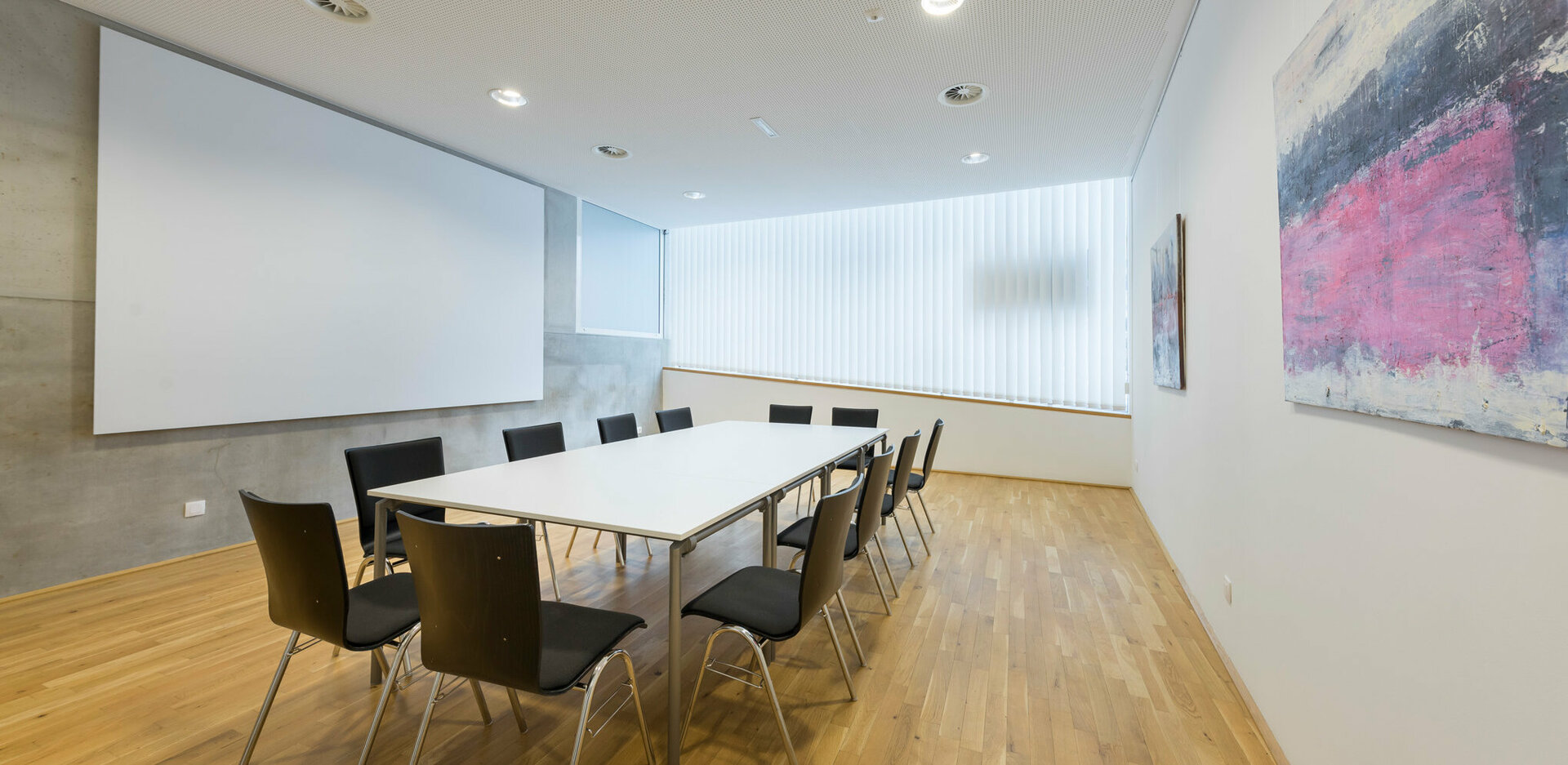 Veranstaltungszentrum novum Kufstein - Seminarraum 1 mit Besprechungsbestuhlung