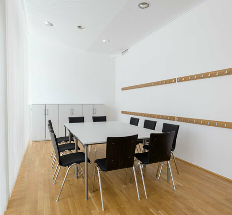 Veranstaltungszentrum novum Kufstein - Seminarraum 2 mit Besprechungsbestuhlung