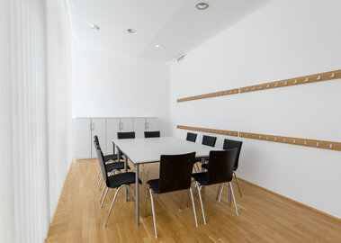 Veranstaltungszentrum novum Kufstein - Seminarraum 2 mit Besprechungsbestuhlung